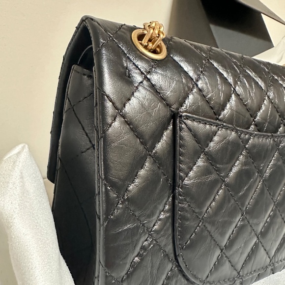 Authentic Chanel 255 - Picture 3 of 12